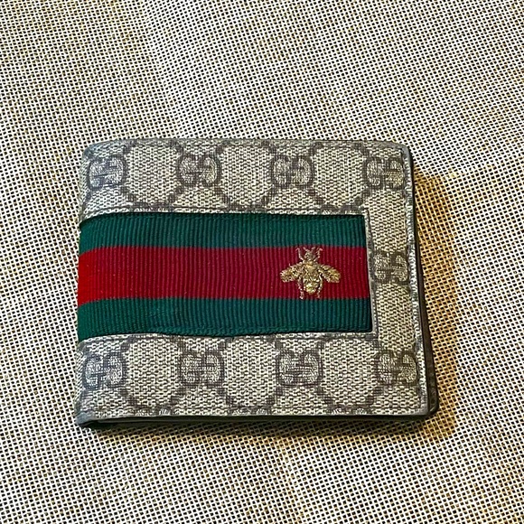 Gucci wallet for men. 100% authentic, fairly new condition. Retail for $650+ - Picture 1 of 4